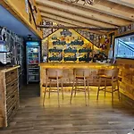 Algara Hut *