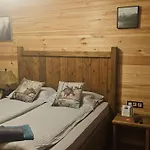 Algara Hut *